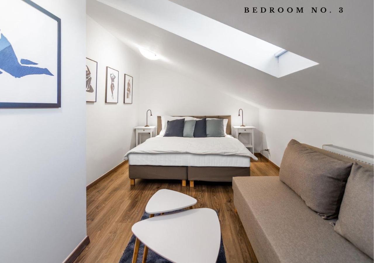 The Bookhouse, 5-Bedroom Residence By Prague Castle Exterior photo